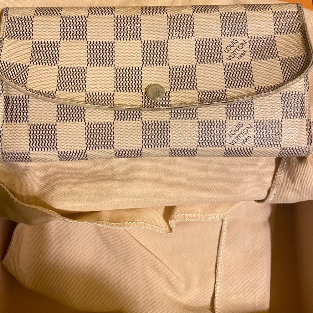 100 percent authentic damper Louis Vuitton wallet